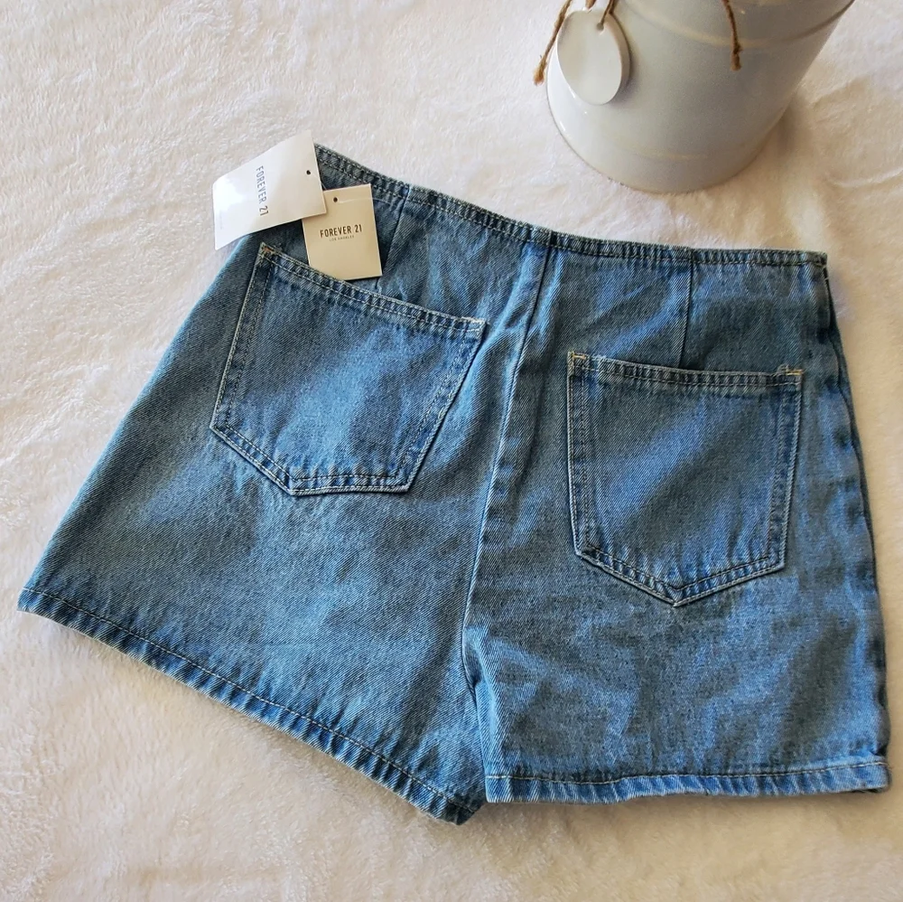 Women shorts - Picture 7 of 11